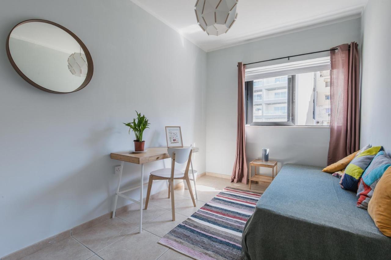 Stylish 3 Bedroom - St. Julians - 5 Mins From Balluta Bay *