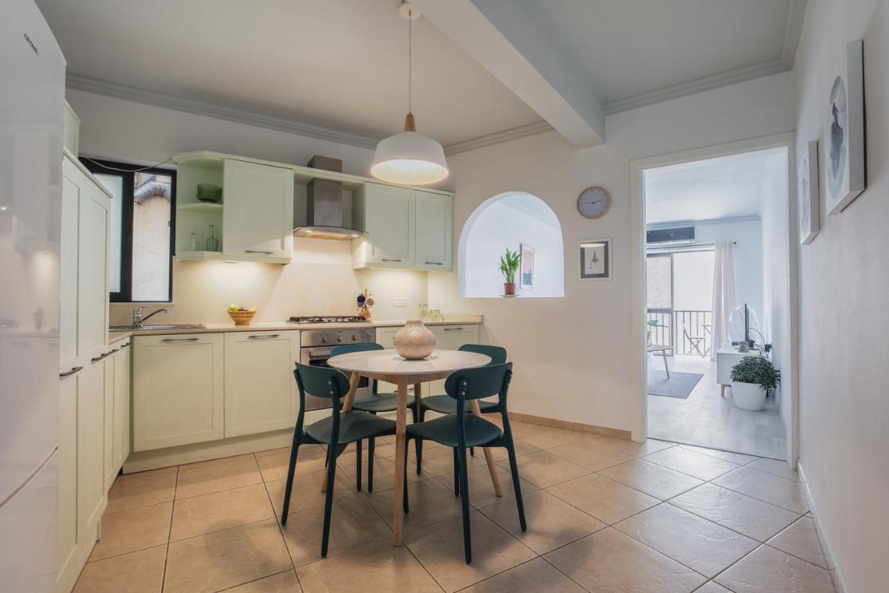 Stylish 3 Bedroom - St. Julians - 5 Mins From Balluta Bay
